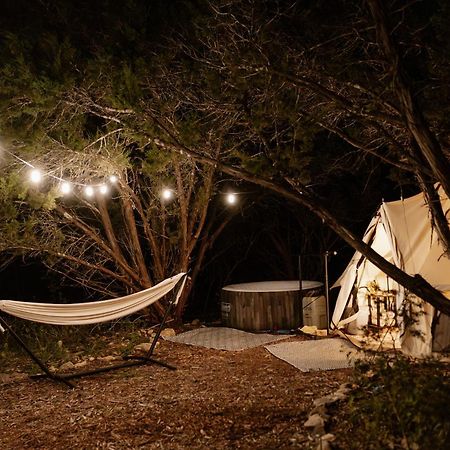 The Juniper Ranch And Retreat Hotel Canyon Lake Exterior photo