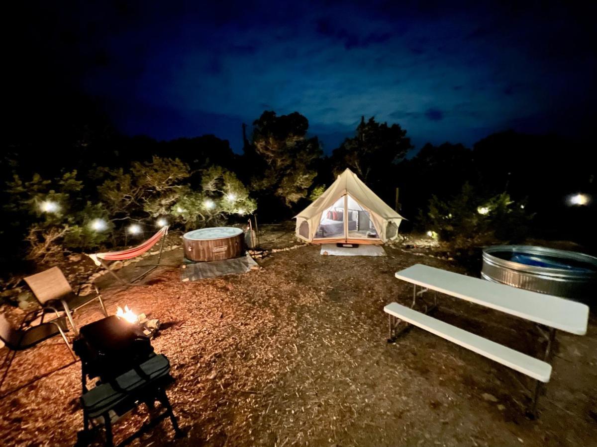 The Juniper Ranch And Retreat Hotel Canyon Lake Exterior photo