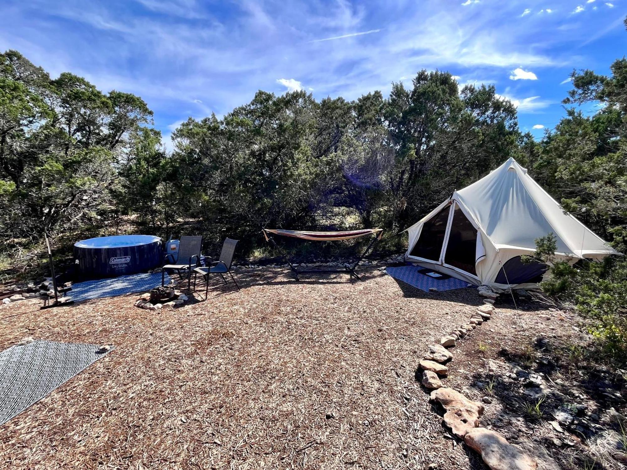 The Juniper Ranch And Retreat Hotel Canyon Lake Room photo