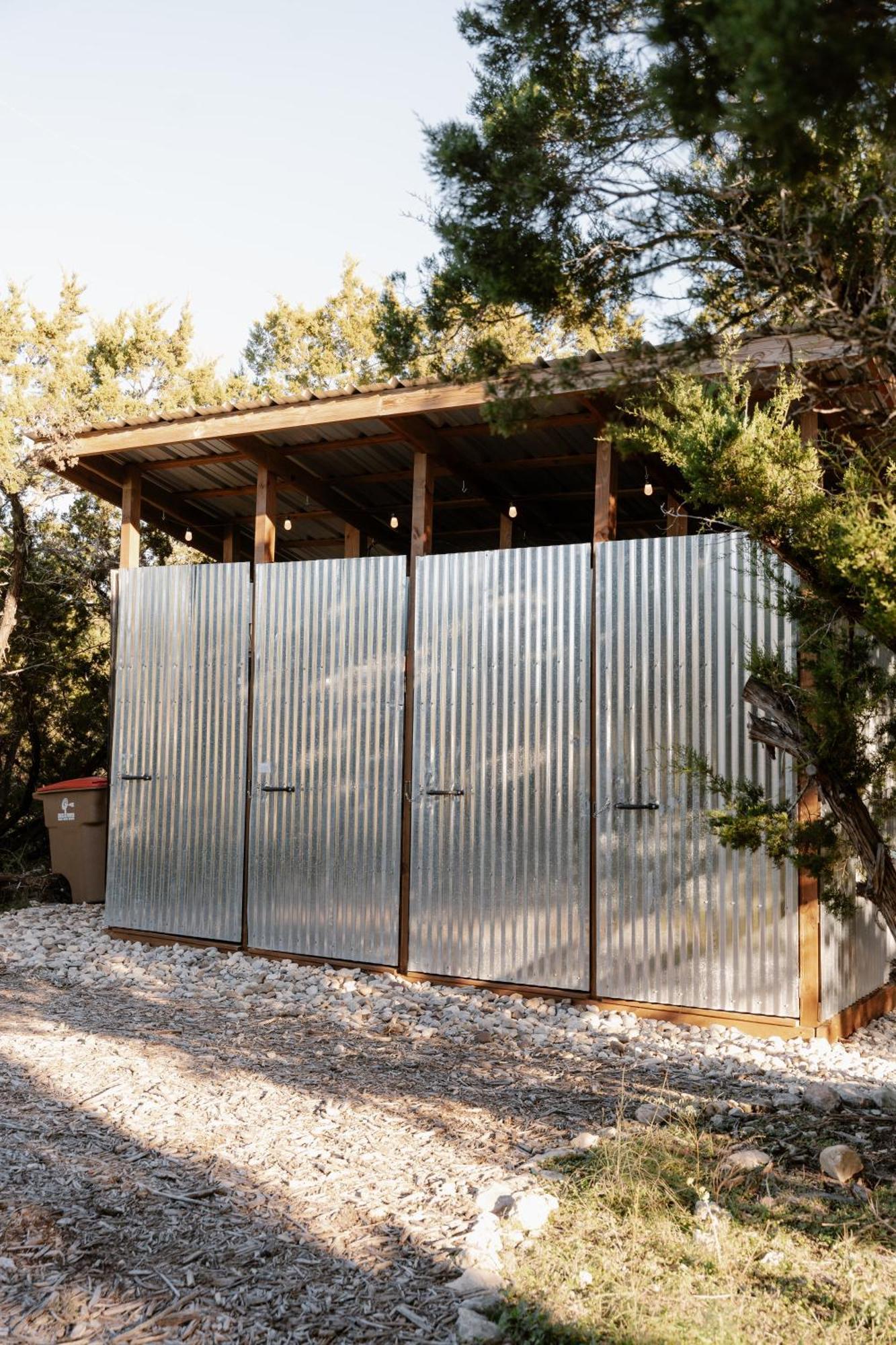 The Juniper Ranch And Retreat Hotel Canyon Lake Exterior photo