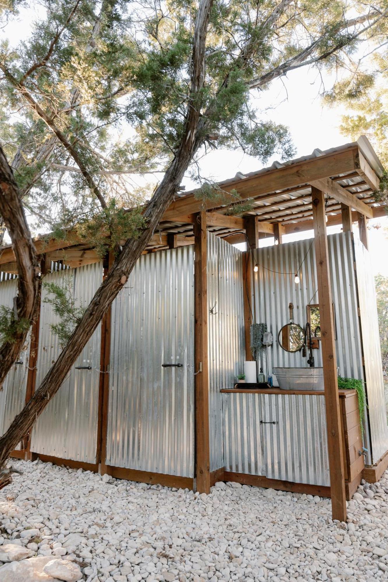 The Juniper Ranch And Retreat Hotel Canyon Lake Exterior photo